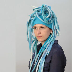 Шапка-трансформер с дредами