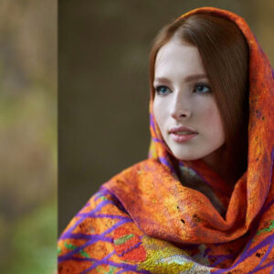 Кружевной палантин с декором "Золотые рыбки"