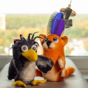 Школьная пора: уроки по валянию аксессуаров для детей и школьников