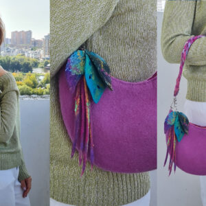 Сумка с брелоком и плетёной ручкой